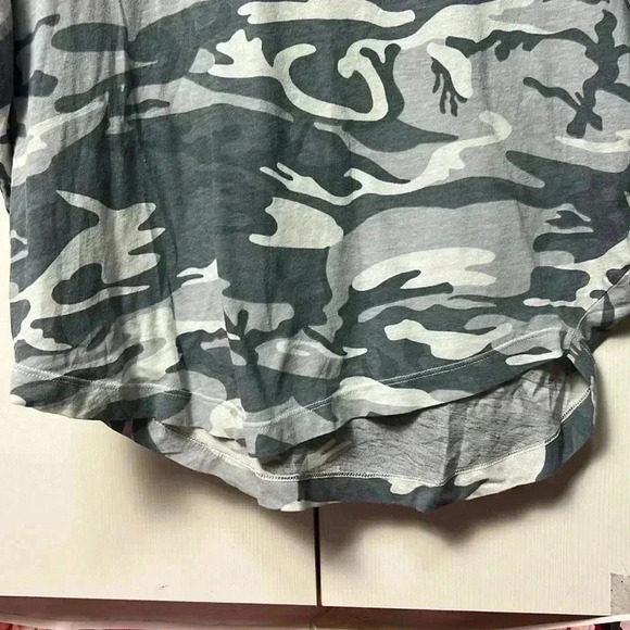 Splendid oversize sheer asymmetrical grey camo sleeves tee size XS/S - Picture 4 of 9